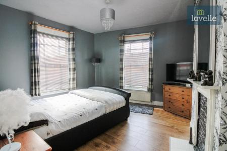 2 bedroom Semi-detached house for sale in St Michaels Road, Louth, LN11