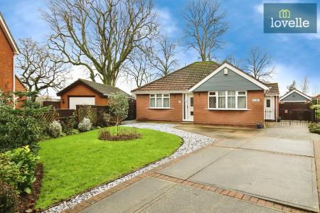 2 bedroom Detached bungalow for sale in Meadowbank, Great Coates, DN37