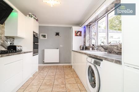 2 bedroom Detached bungalow for sale in Meadowbank, Great Coates, DN37
