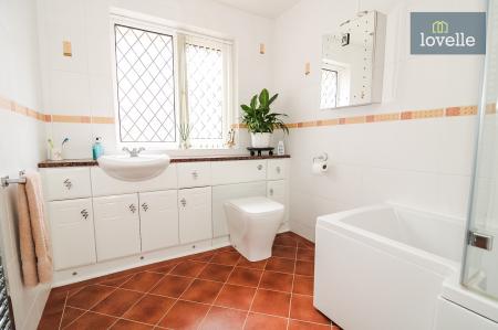 2 bedroom Detached bungalow for sale in Meadowbank, Great Coates, DN37