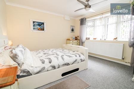 2 bedroom Detached bungalow for sale in Meadowbank, Great Coates, DN37