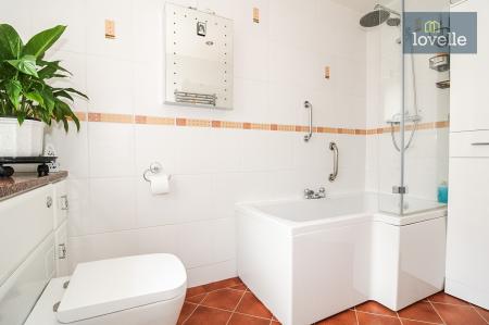 2 bedroom Detached bungalow for sale in Meadowbank, Great Coates, DN37