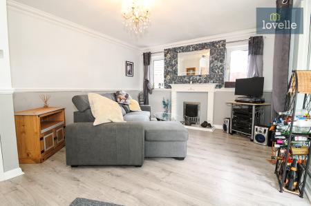 2 bedroom Detached bungalow for sale in Meadowbank, Great Coates, DN37