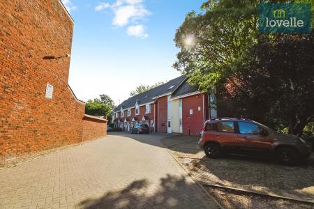 3 bedroom Town house for sale in Alexandra Wharf, Grimsby, DN31
