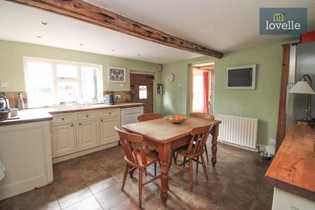 6 bedroom Detached house for sale in Church End, North Somercotes, LN11