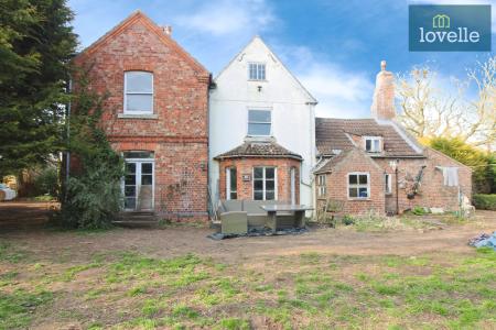 6 bedroom Detached house for sale in Church End, North Somercotes, LN11