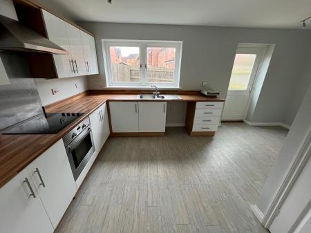 3 bedroom End of terrace house to let in Silver Birch Place, Grimsby, DN34