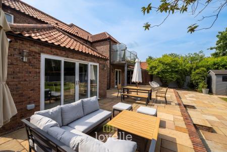 4 bedroom Detached house for sale in Beck Farm Mews, Barnoldby Le Beck, DN37