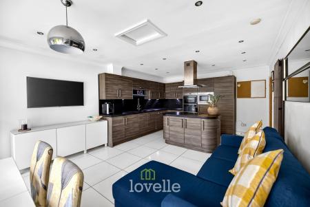 4 bedroom Detached house for sale in Beck Farm Mews, Barnoldby Le Beck, DN37