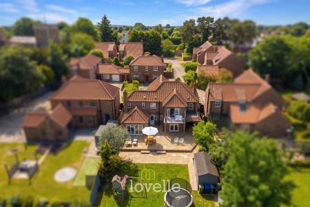 4 bedroom Detached house for sale in Beck Farm Mews, Barnoldby Le Beck, DN37