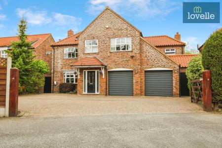 4 bedroom Detached house for sale in Beck Farm Mews, Barnoldby Le Beck, DN37