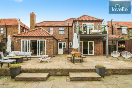 4 bedroom Detached house for sale in Beck Farm Mews, Barnoldby Le Beck, DN37