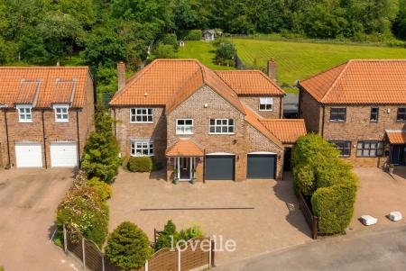 4 bedroom Detached house for sale in Beck Farm Mews, Barnoldby Le Beck, DN37