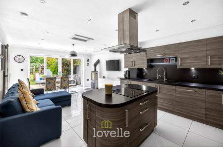 4 bedroom Detached house for sale in Beck Farm Mews, Barnoldby Le Beck, DN37