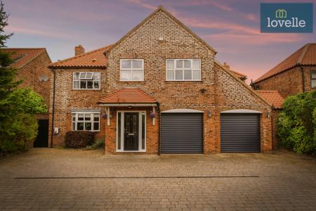 4 bedroom Detached house for sale in Beck Farm Mews, Barnoldby Le Beck, DN37