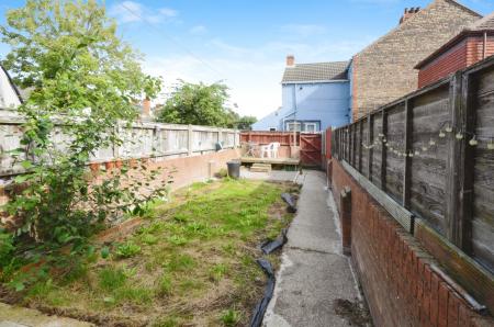 3 bedroom Terraced House to let in Roberts Street, Grimsby, DN32