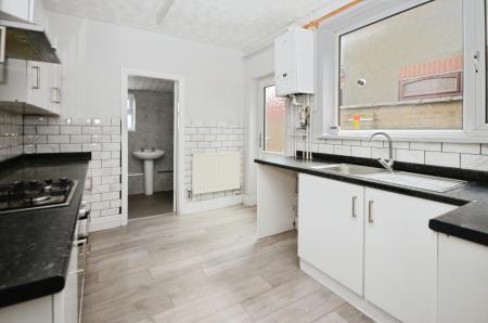 3 bedroom Terraced House to let in Roberts Street, Grimsby, DN32