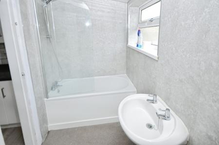 3 bedroom Terraced House to let in Roberts Street, Grimsby, DN32