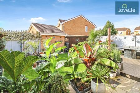 3 bedroom Semi-detached house for sale in Bloomsbury Gardens, Scartho Top, Grimsby, DN33