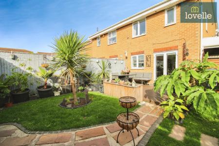 3 bedroom Semi-detached house for sale in Bloomsbury Gardens, Scartho Top, Grimsby, DN33