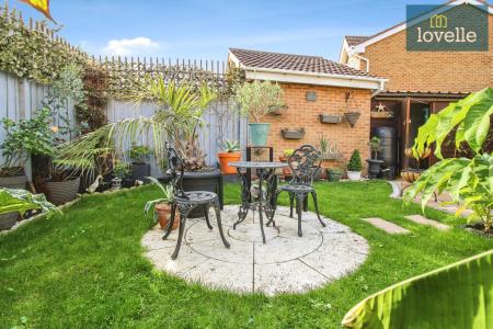 3 bedroom Semi-detached house for sale in Bloomsbury Gardens, Scartho Top, Grimsby, DN33