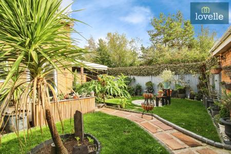 3 bedroom Semi-detached house for sale in Bloomsbury Gardens, Scartho Top, Grimsby, DN33