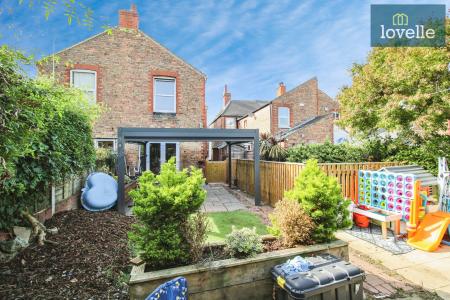 4 bedroom End of terrace house for sale in St Augustine Avenue, Grimsby, DN32