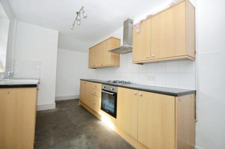 2 bedroom Terraced House to let in Weelsby Street, Grimsby, DN32