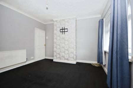 2 bedroom Terraced House to let in Weelsby Street, Grimsby, DN32