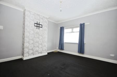2 bedroom Terraced House to let in Weelsby Street, Grimsby, DN32