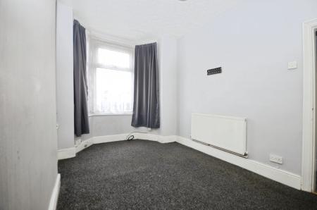 2 bedroom Terraced House to let in Weelsby Street, Grimsby, DN32