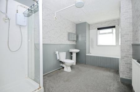 2 bedroom Terraced House to let in Weelsby Street, Grimsby, DN32