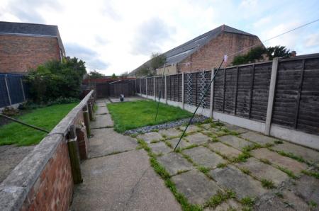 2 bedroom Terraced House to let in Weelsby Street, Grimsby, DN32