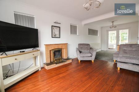 4 bedroom Detached house for sale in Elm Drive, Louth, LN11