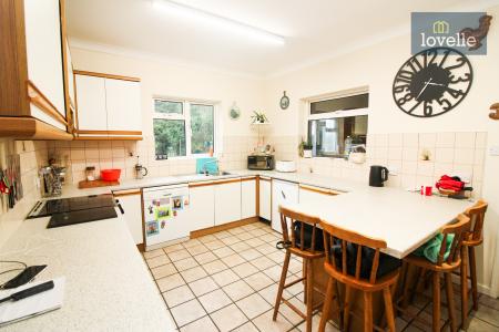 4 bedroom Detached house for sale in Common Lane, North Somercotes, LN11