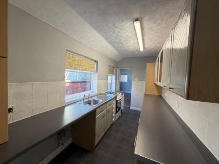 2 bedroom Terraced House to let in St Heliers Road, Cleethorpes, DN35