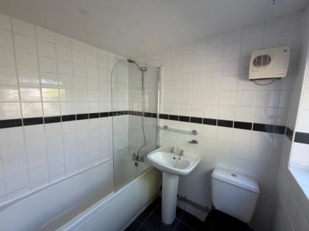 2 bedroom Terraced House to let in St Heliers Road, Cleethorpes, DN35