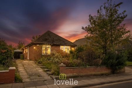 3 bedroom Detached bungalow for sale in Emfield Road, Scartho, Grimsby, DN33