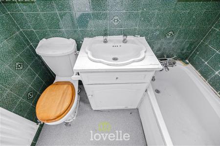 3 bedroom Detached bungalow for sale in Emfield Road, Scartho, Grimsby, DN33