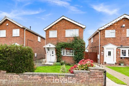 3 bedroom Detached house for sale in Woodlands Avenue, Immingham, DN40