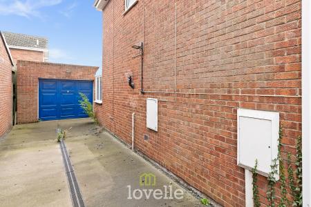 3 bedroom Detached house for sale in Woodlands Avenue, Immingham, DN40