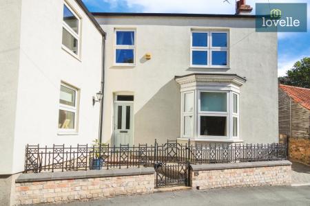 4 bedroom Detached house for sale in Cheapside, Waltham, DN37