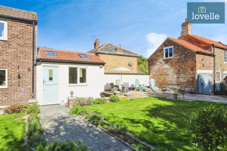 4 bedroom Detached house for sale in Cheapside, Waltham, DN37