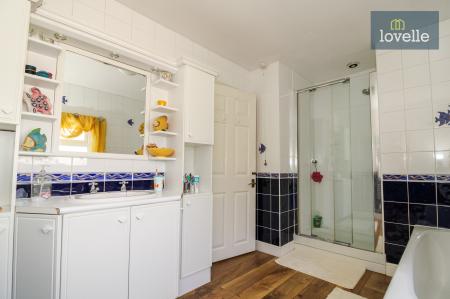 4 bedroom Detached house for sale in Cheapside, Waltham, DN37