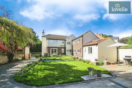 4 bedroom Detached house for sale in Cheapside, Waltham, DN37