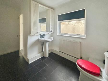 3 bedroom Terraced House to let in Hainton Avenue, Grimsby, DN32