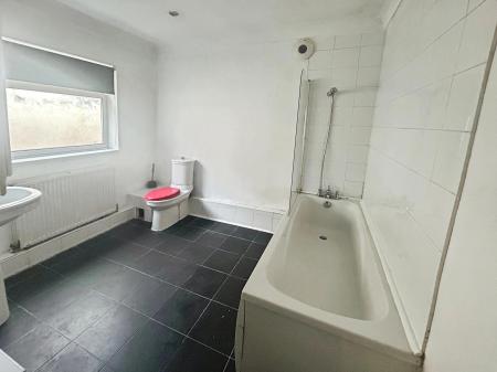 3 bedroom Terraced House to let in Hainton Avenue, Grimsby, DN32
