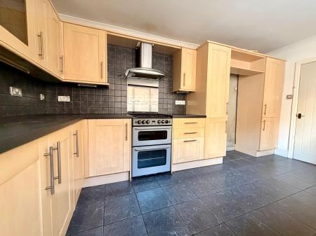 3 bedroom Terraced House to let in Hainton Avenue, Grimsby, DN32