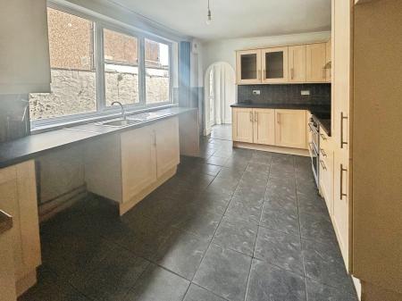 3 bedroom Terraced House to let in Hainton Avenue, Grimsby, DN32