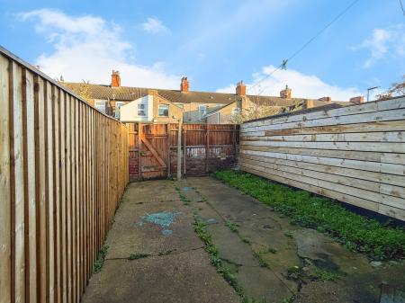3 bedroom Terraced House to let in Montague Street, Cleethorpes, DN35